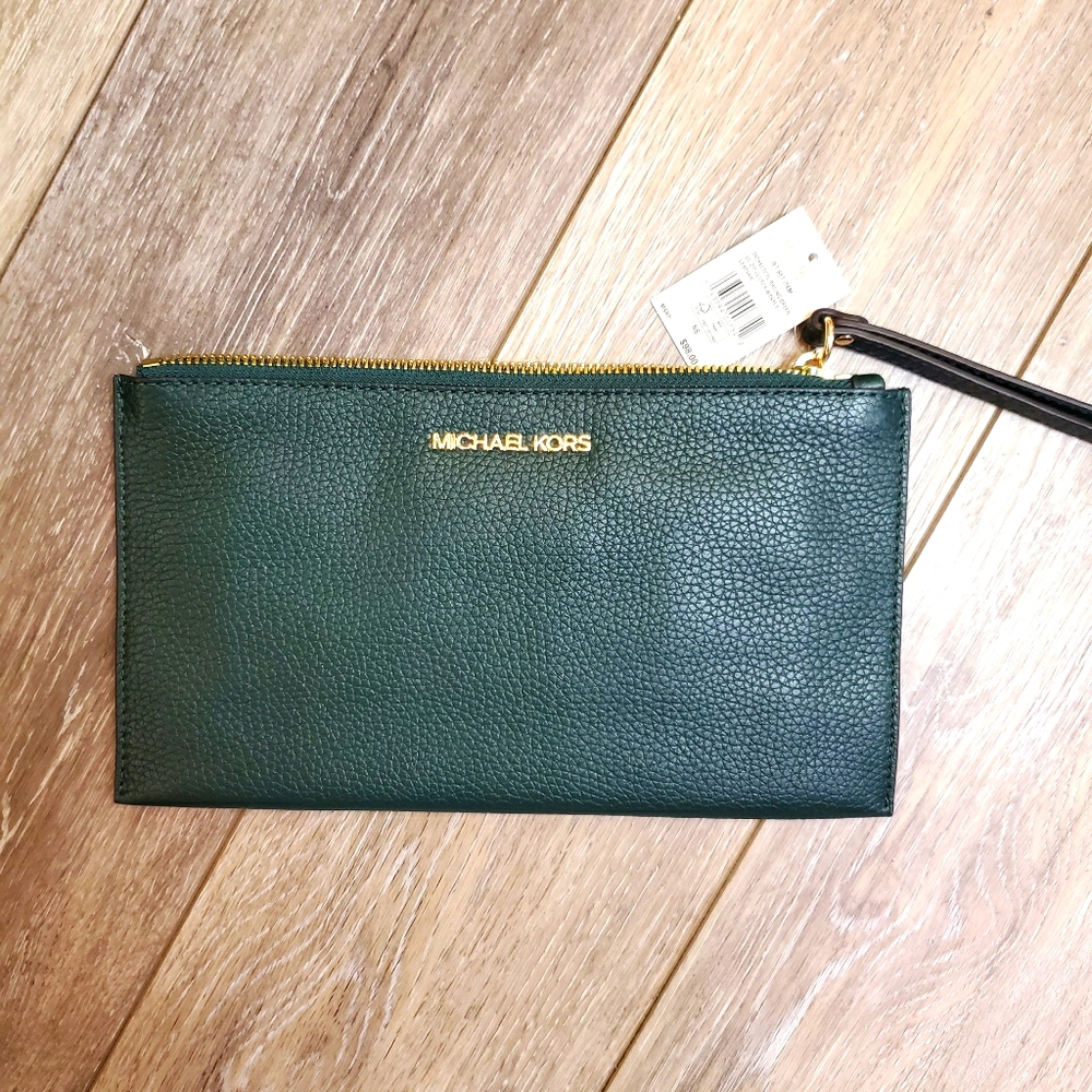 Micheal kors wristlet